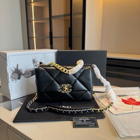 Жіноча сумка Chanel / Шанель 19 Flap, з натуральної шкіри, із золотистою фурнітурою, чорна, Китай 3990-1754331 фото