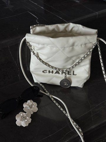 Жіноча сумка Chanel / Шанель міні 20, шкіряна, зі стьобаною фактурою, із сріблястою фурнітурою, молочна, Китай pr2980 - S02018-1216424 фото