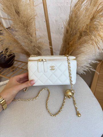 Жіноча сумка-кейс Chanel / Шанель, з натуральної шкіри, із золотистою фурнітурою, молочна, Китай P10108-1127405 фото