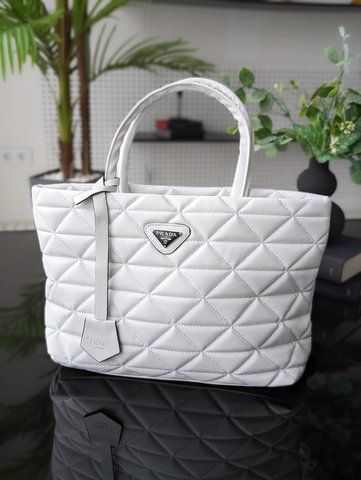 Женская сумка Prada / Прада, из нейлона, белая, с металлической фурнитурой, с металлической фурнитурой, Китай 20285-3-522810 фото