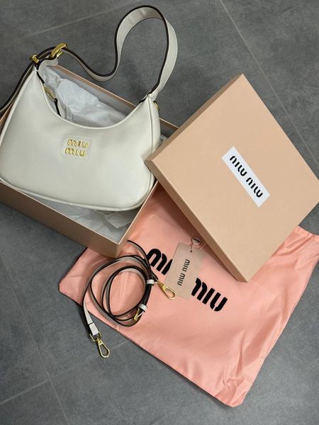 Жіноча сумка-хобо Miu Miu / Міу Міу, шкіряна, середнього розміру, з коробкою, біла, Китай miu2054 - S15009-922355 фото