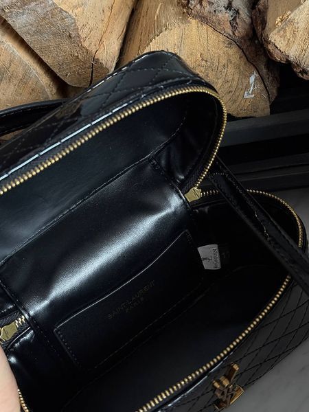 Женская сумка-кейс Saint Laurent / Сен Лоран Gaby, кожаная, с лакированной фактурой, черная, Китай pr7012 - S03050-1078033 фото