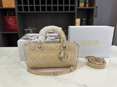 Жіноча сумка Dior / Діор Lady D-Joy, з лакованої шкіри, бежева, для повсякденного носіння, Китай 5446-1303913 фото