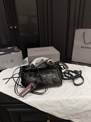 Жіноча сумка з верхніми ручками Balenciaga / Баленсіага Le City, з натуральної шкіри, чорна, Китай 3866-1706909 фото