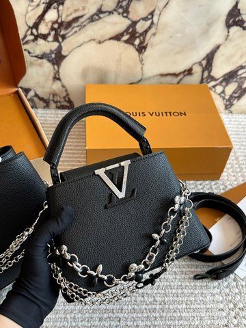 Женская сумка с верхними ручками Louis Vuitton / Луи Виттон Capucines Mini, из натуральной кожи, черная, Китай 0310-1505378 фото