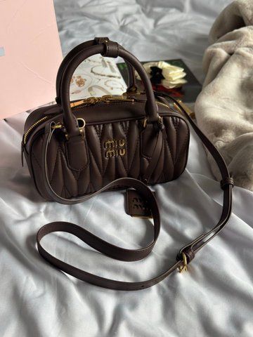 Жіноча мінісумка з ручками Miu Miu / Міу Міу Arcadie Matelass&eacute;, зі шкіри наппа, шоколадна, Китай 01246-1136041 фото