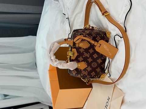 Женская сумка Louis Vuitton / Луи Виттон Trunk 20 Studs and Chain, из канваса, коричневая, Китай 7433-1494769 фото
