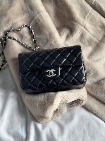 Жіноча мінісумка на ланцюжку Chanel / Шанель Classic 1.55 Small, стьобана, з клапаном, чорна, Китай 012248-1456907 фото