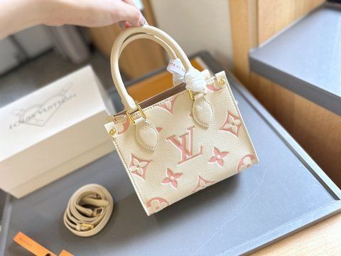 Женская сумка-тоут Louis Vuitton / Луи Виттон OnTheGo BB, из канваса, кремовая, Китай 76846-1263839 фото