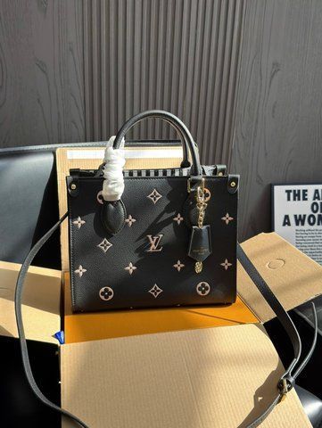 Жіноча сумка-тоут Louis Vuitton / Луї Віттон OnTheGo PM, з натуральної шкіри, чорна, Китай 7405-1728531 фото