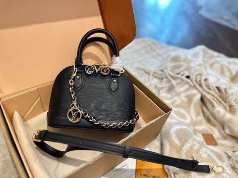 Жіноча сумка з верхніми ручками Louis Vuitton / Луї Віттон Alma BB, з натуральної шкіри, чорна, Китай 0316-1505430 фото