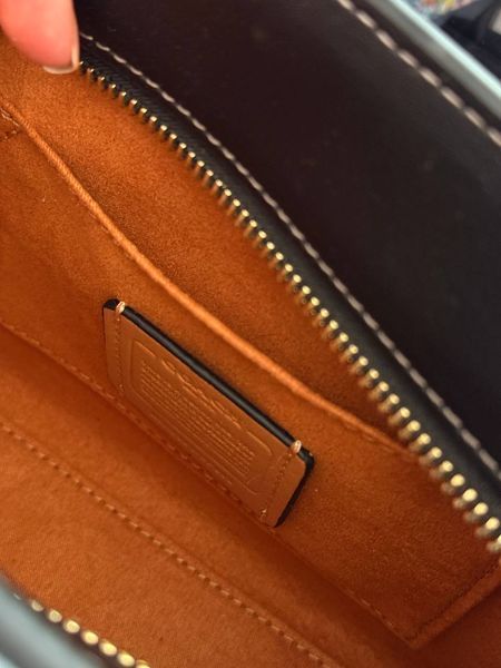 Женская сумка Coach / Коуч Andrea Carryall, из канваса, с черными акцентами, коричневая, Китай pr97034 - S01011-1078041 фото